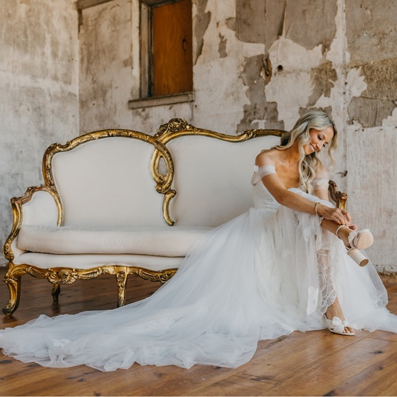 Grace Loves Lace: Star Gown
Bust:32A
Detachable draped tulle armbands - Picture 5 of 15